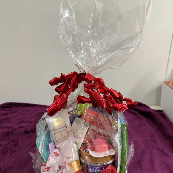 Valentine's Gift Basket - Spa Night - Masks, Bath Bombs & More - Picture 6 of 6